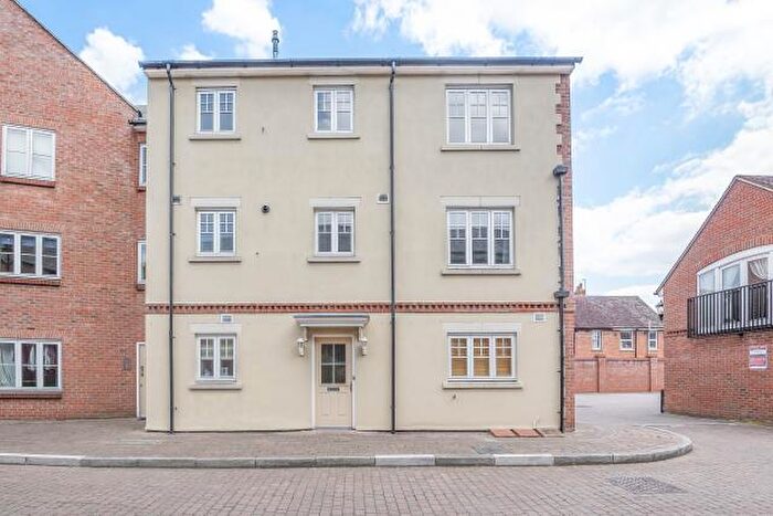 2 Bedroom Flat To Rent In Quakers Court, Abingdon, OX14