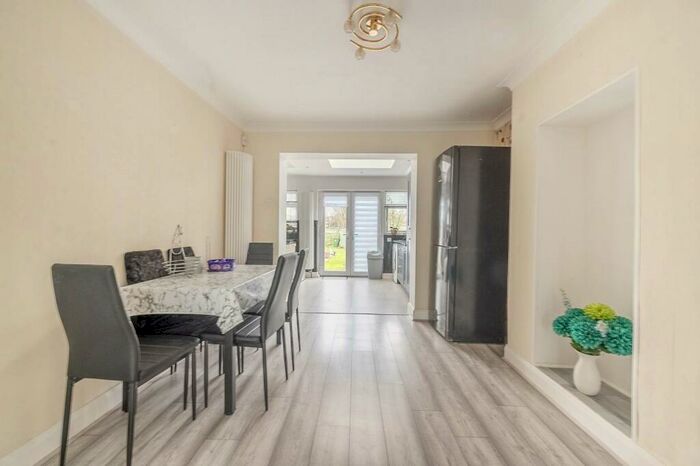 3 Bedroom Semi-Detached House To Rent In Maple Avenue, South Harrow, Harrow, HA2