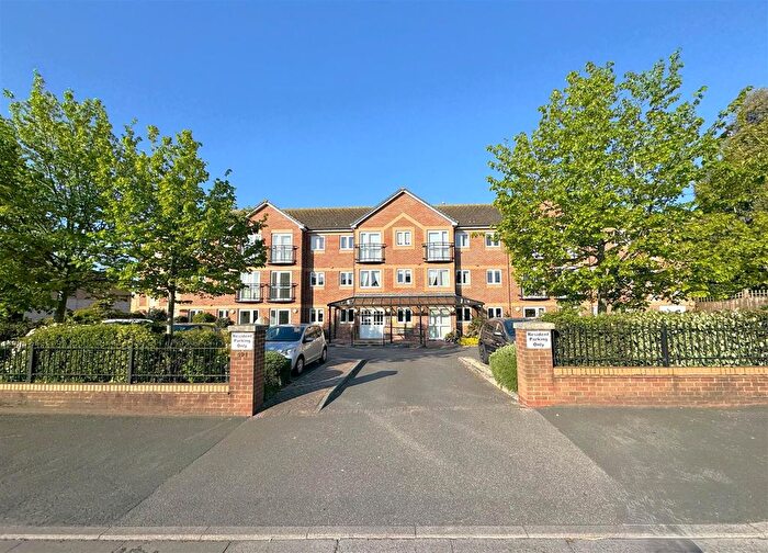 2 Bedroom Flat For Sale In Dorchester Road, Weymouth, DT4