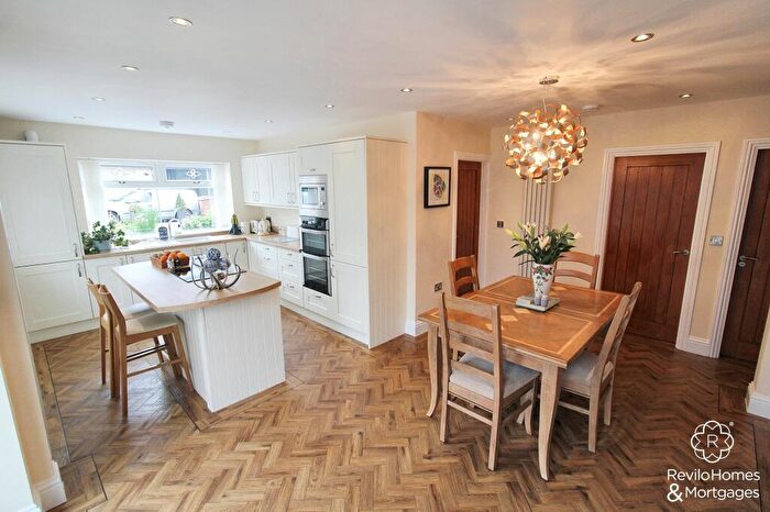 2 Bedroom Detached Bungalow For Sale In Glenmore Close, Bamford, OL11