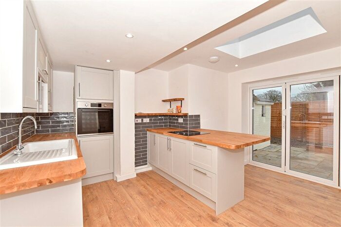 4 Bedroom Cottage For Sale In Weald North, Smarden, Ashford, Kent, TN27