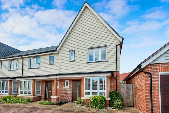 3 Bedroom End Of Terrace House To Rent In Pennyroyal, Fleet GU51