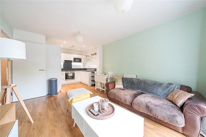 1 Bedroom Flat For Sale In Adenmore Road, London, SE6