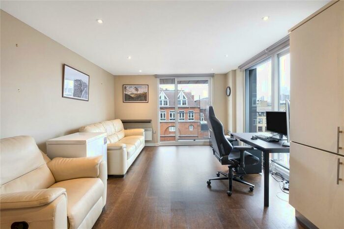 2 Bedroom Apartment To Rent In Brewhouse Yard, London, EC1V
