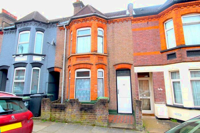 3 Bedroom Terraced House For Sale In Belmont Road, Luton, LU1