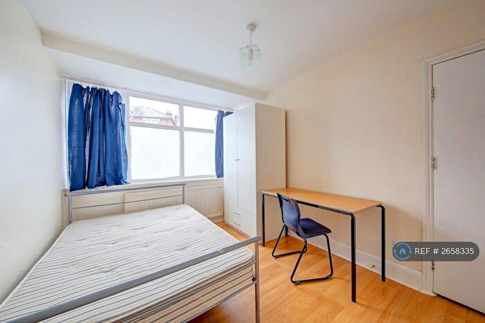 4 Bedroom Terraced House To Rent In The Bittoms, Kingston Upon Thames, KT1
