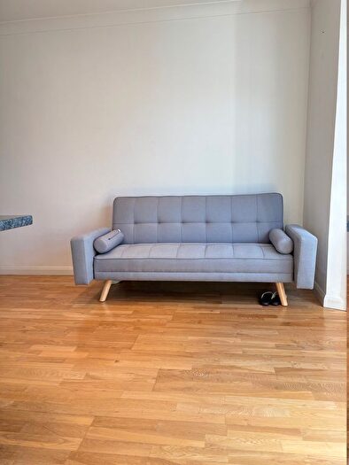 2 Bedroom Flat To Rent In Fulham Palace Road, Fulham, London, W6