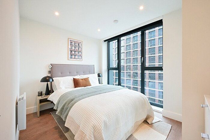 2 Bedroom Flat To Rent In Uncle Leeds, Whitehall, LS12