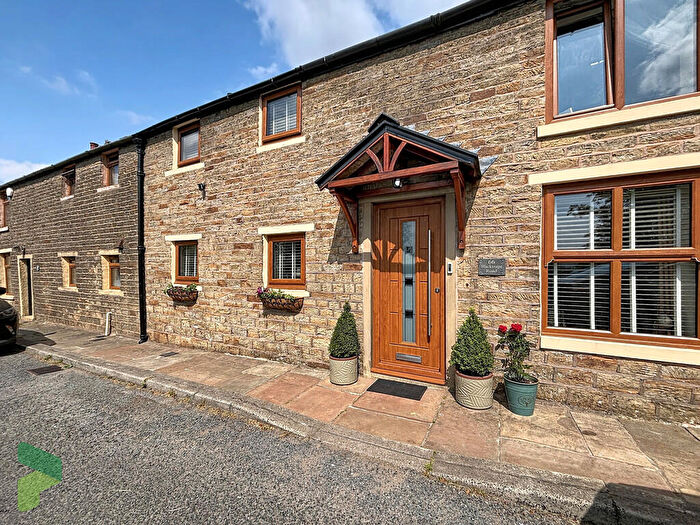 3 Bedroom Cottage For Sale In Blacksnape Road, Hoddlesden, BB3