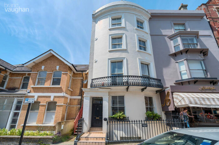 2 Bedroom Flat To Rent In Holland Road, Hove, East Sussex, BN3