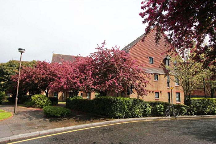 1 Bedroom Flat To Rent In Coopers Close, Stepney Green, E1