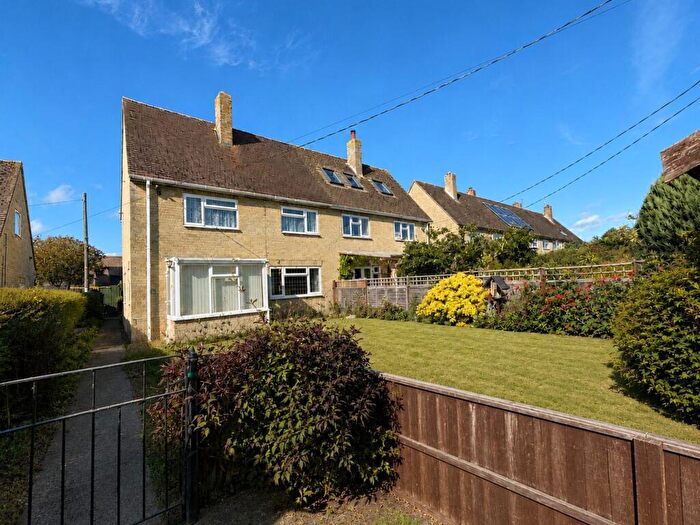 3 Bedroom Semi Detached House For Sale In Frethern Close, Burford, Oxfordshire, OX18