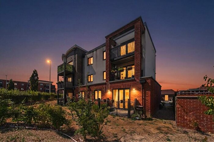 1 Bedroom Flat For Sale In Potter Crescent, Wokingham, Berkshire, RG41
