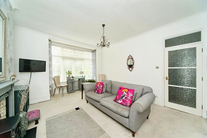 2 Bedroom Flat For Sale In Grassington Road, Eastbourne, BN20