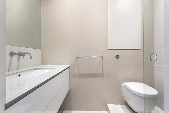 1 Bedroom Flat To Rent In Albert Embankment, Vauxhall, London, SE1