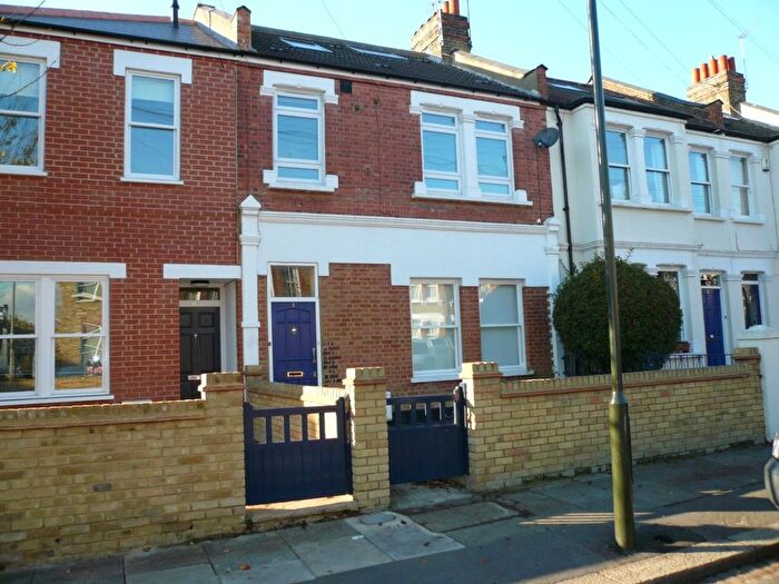 2 Bedroom Flat To Rent In Evelyn Road, London, SW19