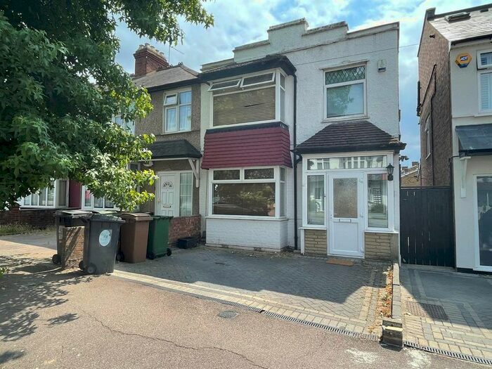 3 Bedroom Semi-Detached House To Rent In Frankland Road, London, E4