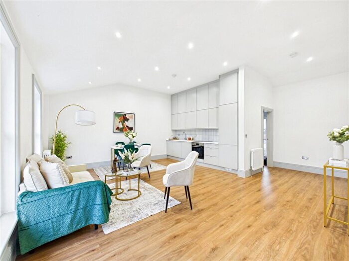 1 Bedroom Apartment For Sale In High Street, Wivenhoe, Colchester, Essex, CO7