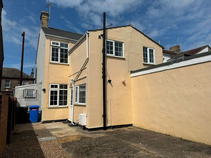 1 Bedroom End Of Terrace House To Rent In London Road South, Lowestoft, NR33