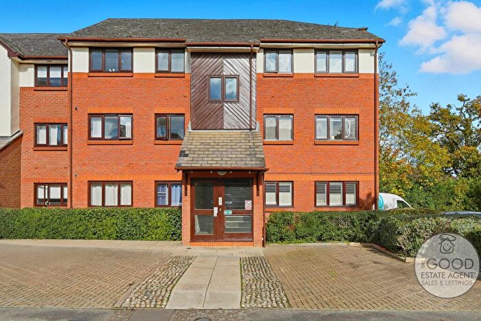 2 Bedroom Flat For Sale In Maple Gate, Loughton, IG10