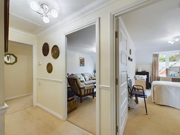 2 Bedroom Retirement Property For Sale In Flat - Leatherhead Road, Ashtead, KT21