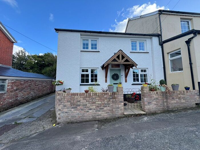 2 Bedroom Property To Rent In Ferryside, Carmarthenshire, SA17