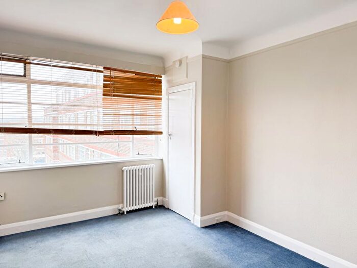 1 Bedroom Flat To Rent In Du Cane Court, Balham High Road, London, SW17