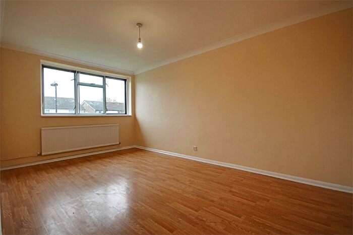 2 Bedroom Maisonette To Rent In Kennedy Avenue, Enfield, EN3