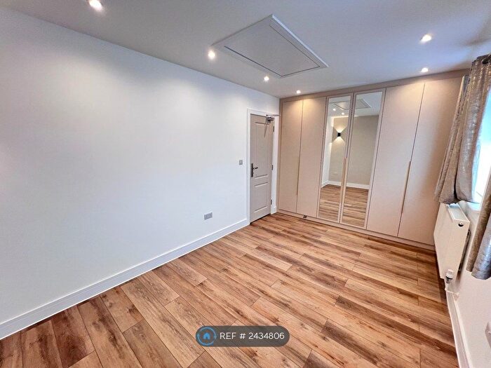1 Bedroom Flat To Rent In Costons Lane, London, UB6