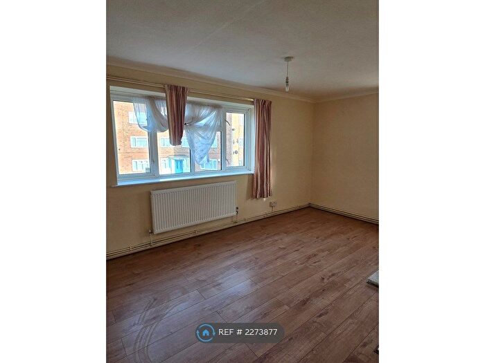 2 Bedroom Flat To Rent In Bradfield Drive, Barking, IG11