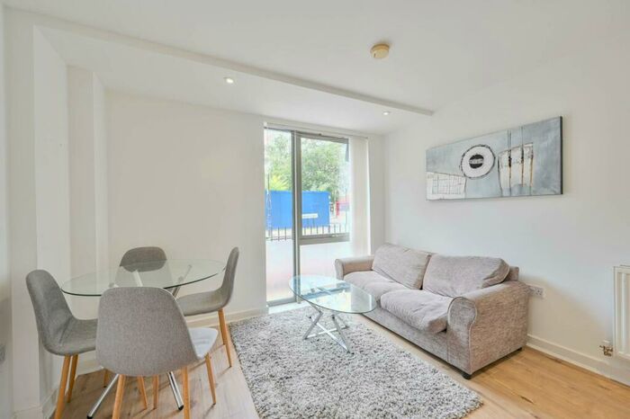 Studio To Rent In Sancroft Street, Vauxhall, London, SE11