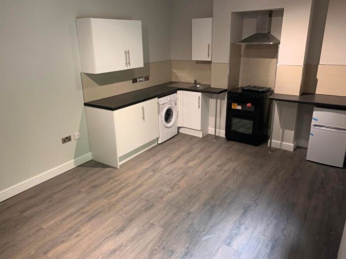 2 Bedroom Flat To Rent In Steppingstone Street, Dudley, DY1