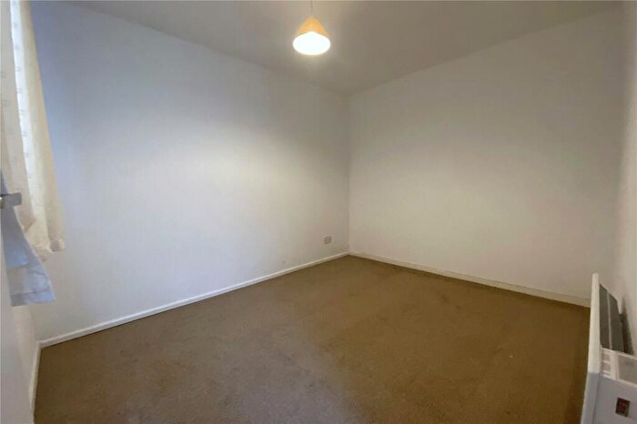 2 Bedroom Flat For Sale In Oak Green, Winchester Road, Four Marks, Alton, GU34