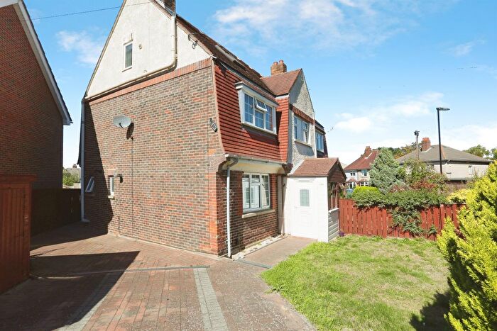 4 Bedroom Semi Detached House For Sale In Magnolia Road, Southampton, SO19