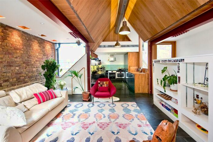 3 Bedroom Apartment To Rent In Vine Hill, EC1R