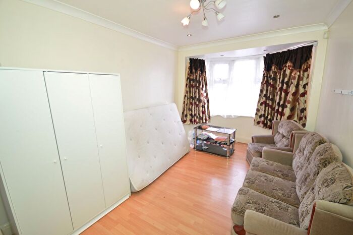 3 Bedroom End Of Terrace House To Rent In Park Avenue, London, E6