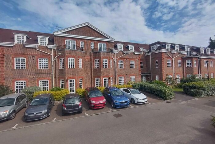 2 Bedroom Apartment For Sale In Ravens Court, Castle Village, HP4