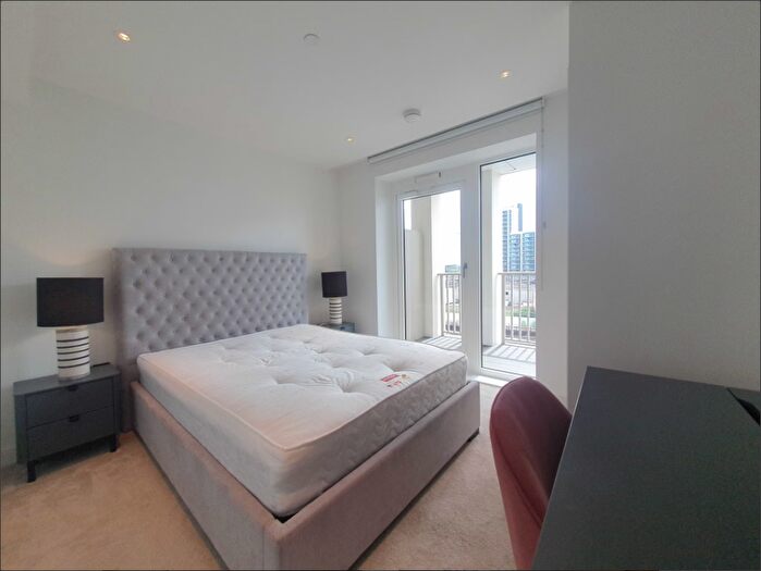 2 Bedroom Flat To Rent In Fountain Park Way, White City, London, W12