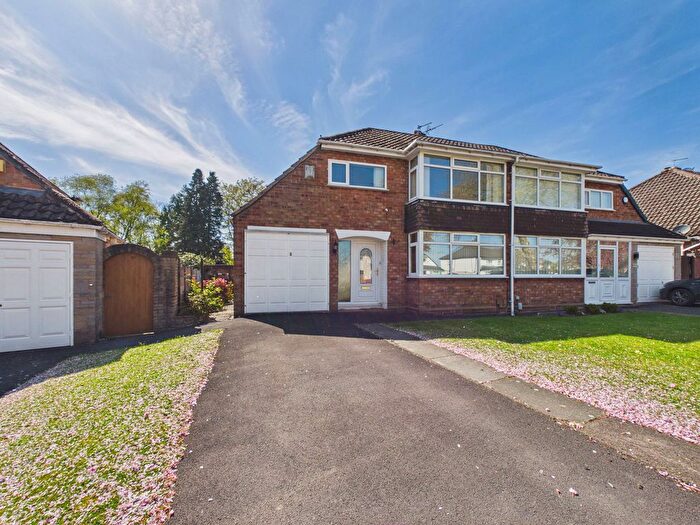 3 Bedroom Semi Detached House For Sale In Edward Drive, Ashton-In-Makerfield, Wigan, WN4