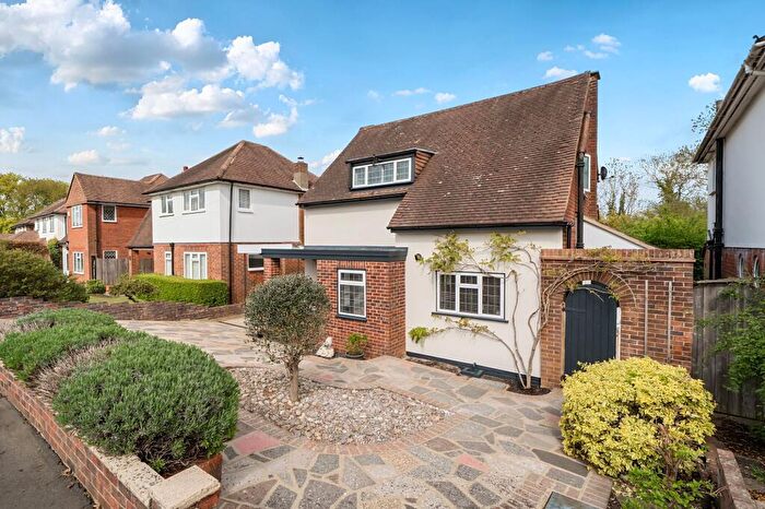 3 Bedroom Detached House For Sale In Bishops Close, Coulsdon, CR5