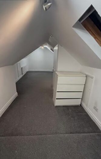 5 Bedroom Semi-Detached House To Rent In Fawn Road, Essex, IG7