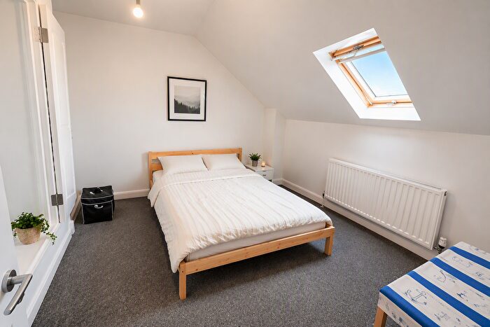 1 Bedroom Flat To Rent In Wavertree Road, London, E18