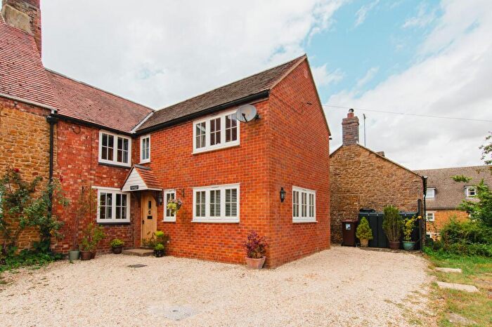 3 Bedroom Semi-Detached House For Sale In Manor Road, Great Bourton, OX17
