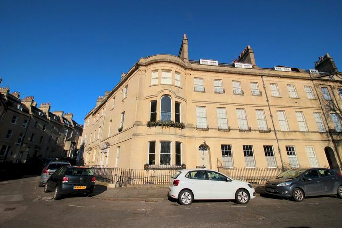 2 Bedroom Flat To Rent In St. James's Square, Bath, BA1