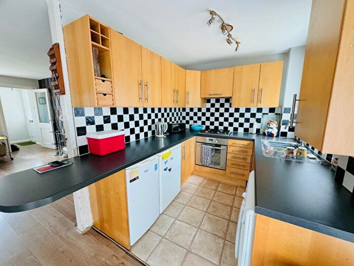 2 Bedroom Ground Maisonette For Sale In Shepherds Close, Chadwell Heath, RM6