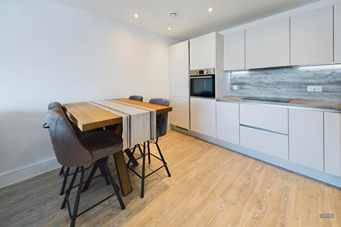 2 Bedroom Apartment For Sale In Riverside Quay, Southampton, SO14