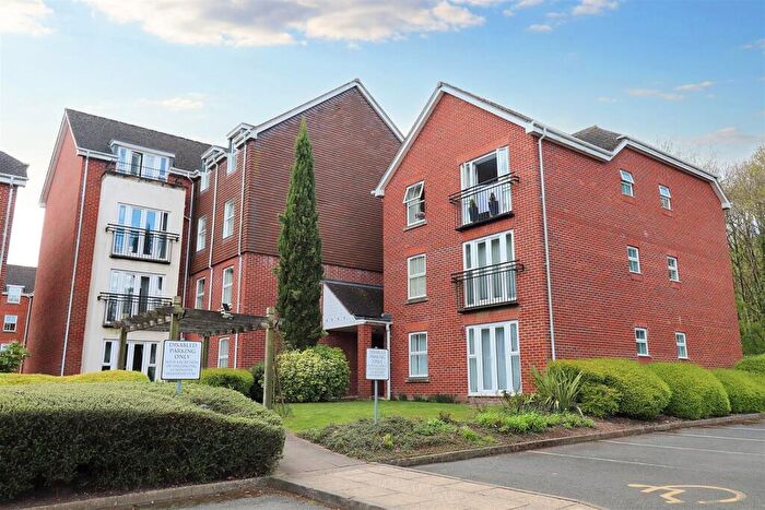 2 Bedroom Apartment For Sale In Birch Meadow Close, Warwick, CV34