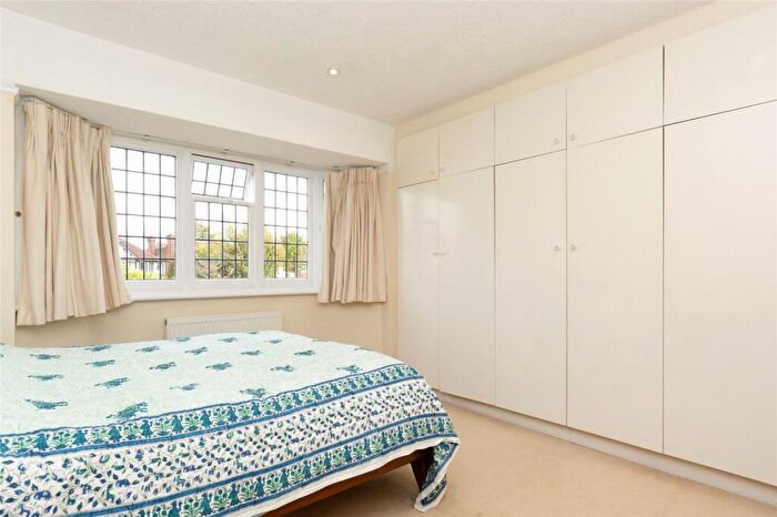 4 Bedroom Detached House For Sale In Beaumont Avenue, St. Albans, AL1