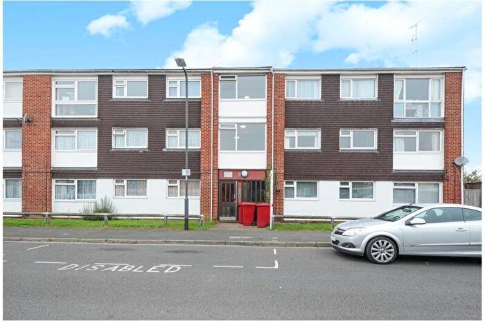2 Bedroom Flat To Rent In Langley - Mile To Railway Station, SL3