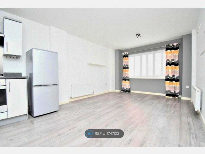 1 Bedroom Flat To Rent In Lyon Court, Rochester, ME1